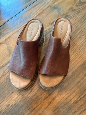 Salvia Women’s Brown Leather Slide Sandals